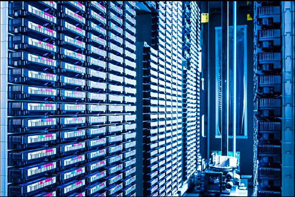 Tape library چیست؟ بررسی 7 ویژگی کلیدی Tape library سخت افزار سازان رسام