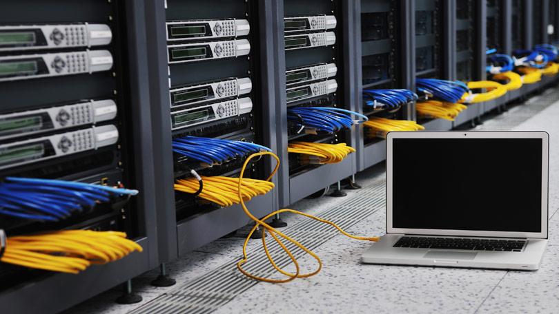 RAID چیست و چرا انتخاب اشتباه آن میتواند آینده ذخیرهسازی سازمان شما را نابود کند؟ 6 3 2